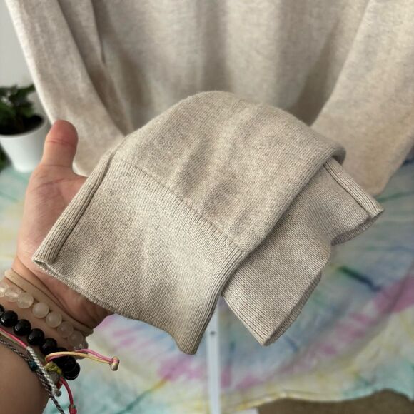 Banana Republic luxe blend size large Men's Gray V-Neck Sweater premium - Picture 5 of 7